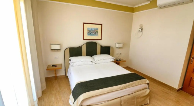 Двухместный номер Classic с балконом Hotel Tourist