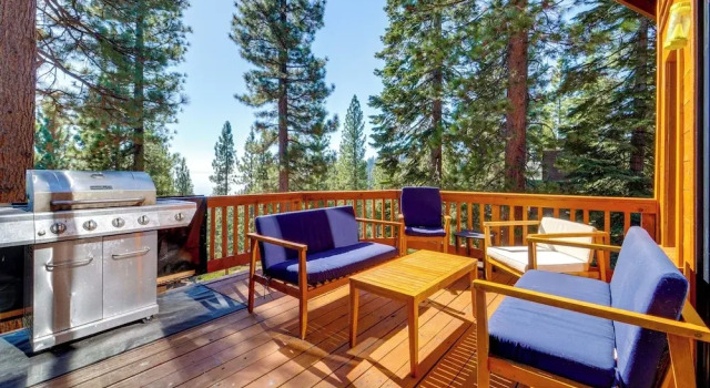 6 Mi to Ski Slopes! Family Tahoe Cabin w/ 3 Decks
