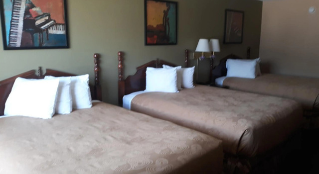 Angel Inn Near IMAX, a Travelodge by Wyndham, Забронировать Отель Отели Table Rock Lake с парковкой, Парковка