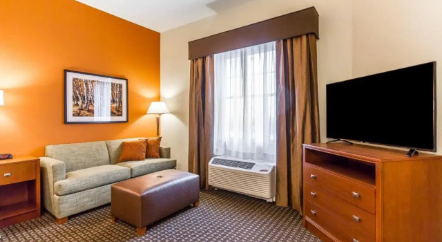 Люкс MainStay Suites Stanley