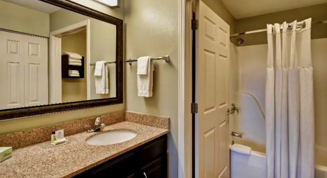 Номер Standard Staybridge Suites Madison - East by IHG