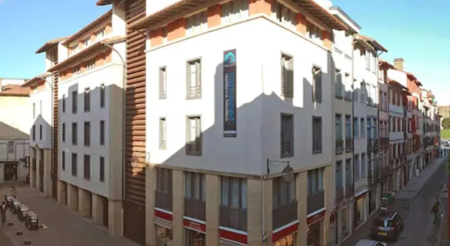 Temporesidence Chateauneuf, Забронировать Отель Байонна French Basque Country, рядом с Университет По-э-де-Пе-де-л'Адур
