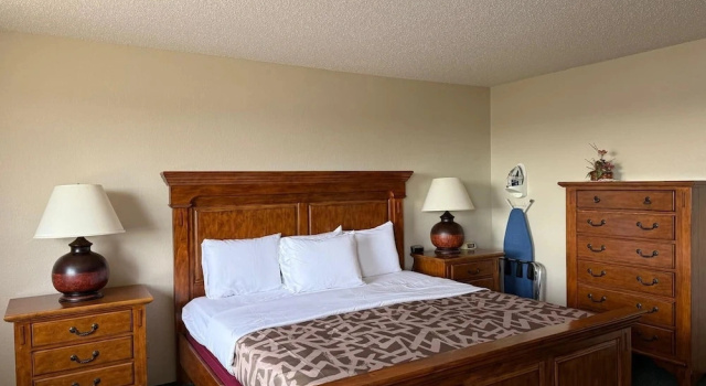 Номер Deluxe Cassville Four Seasons Inn & Suites