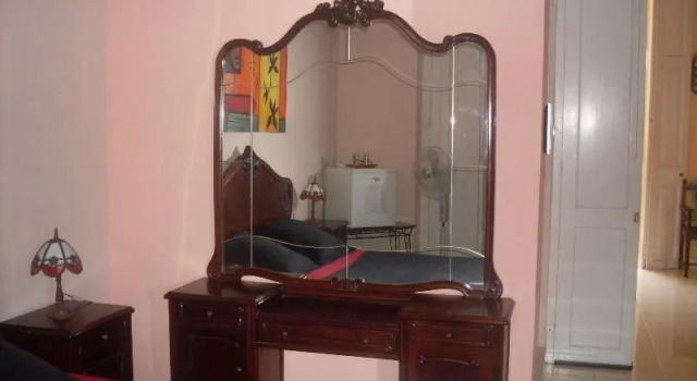 Hostal Chez Chantal, Забронировать Отель Гавана Гавана, рядом с Старая площадь