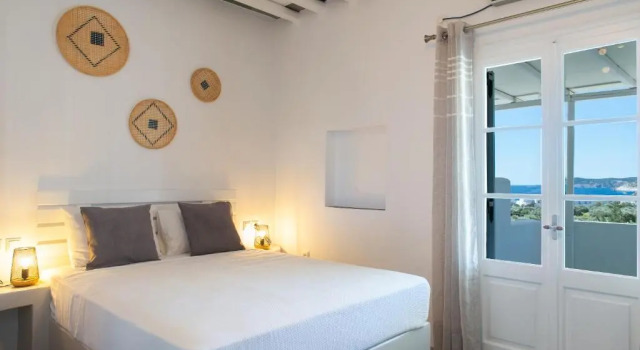 Четырёхместный полулюкс Deluxe Villa Irini