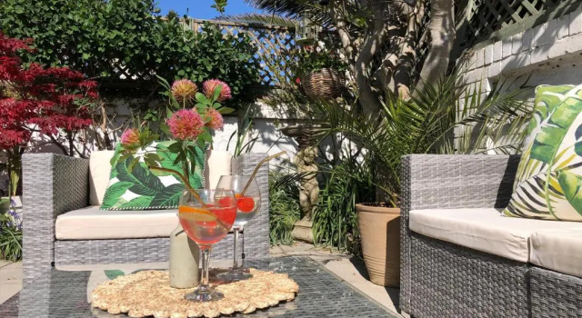 Апартаменты KIRA Beach House, Large luxury 2 bedroom apartment