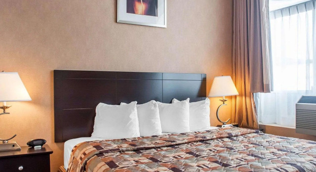Люкс Woodstock Inn and Suites