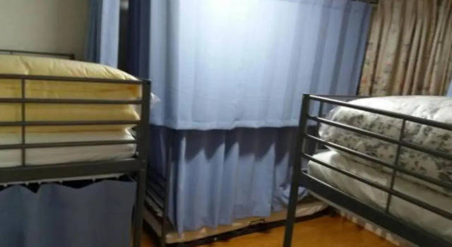 Кровать в общем номере Good Stay Itaewon