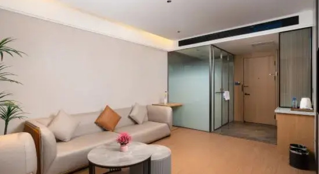 Люкс Premier Yaduo Hotel (Wenming Road Binhe Qingcheng Branch)