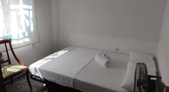 House with exclusive pool and garden 7 min walk from the beach and the center, Забронировать Дом для отпуска Виллы Кампельо, Вилла
