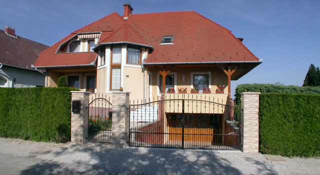 Hevizquelle 2 Apartmenthaus, Book Lejlighed Hoteller i Western Transdanubia med parkering, Parkering