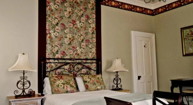 Flowertown Bed And Breakfast