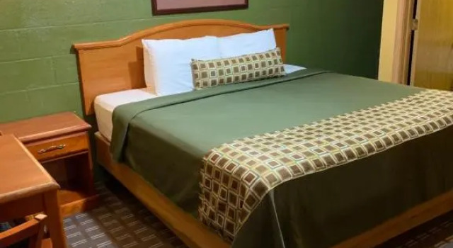 Standard Zimmer Sleep-ees Inn, Saginaw & Shields