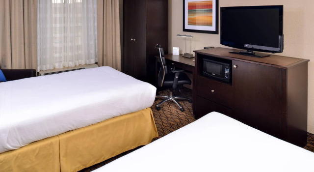 Четырёхместный номер Standard Holiday Inn Express Hunt Valley by IHG