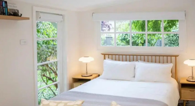 Silk Tree Studio - Steps to Cook Park - Central