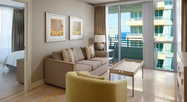 Двухместный люкс c 1 комнатой с балконом и с видом на внутренний двор Hilton Bentley Miami South Beach