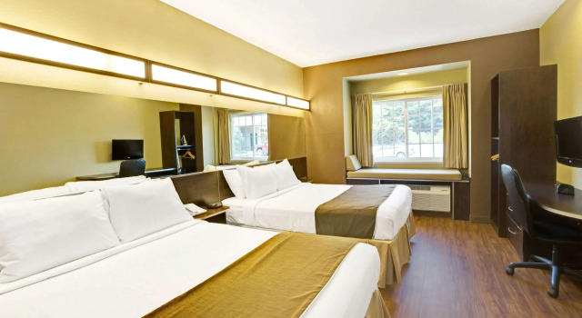 Microtel Inn & Suites by Wyndham Bryson City, Забронировать Отель Отели в центре Брайсон-Сити, в центре