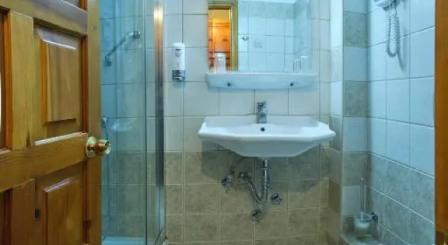Четырёхместный номер Standard Hotel Victoria