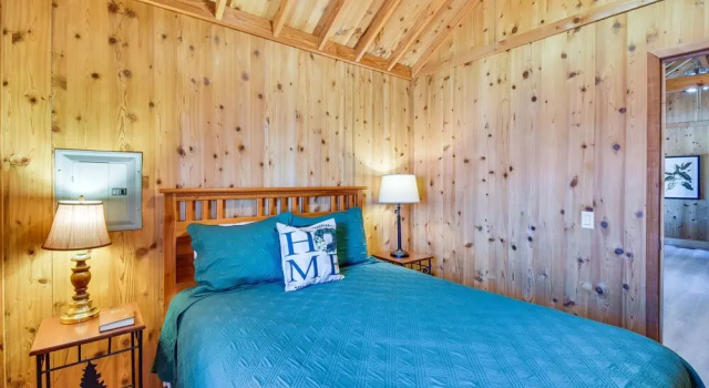 Коттедж Cozy Dillard Cabin w/ Mountain Views & Pool Access