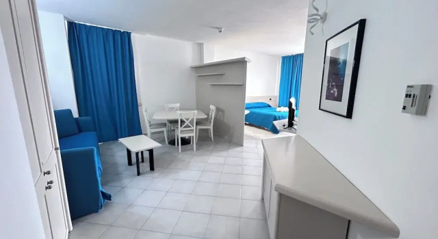 Семейный номер Standard с балконом и с видом на море Hotel Miralonga