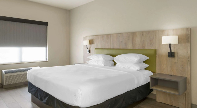 Country Inn & Suites by Radisson, Tampa Airport North, FL