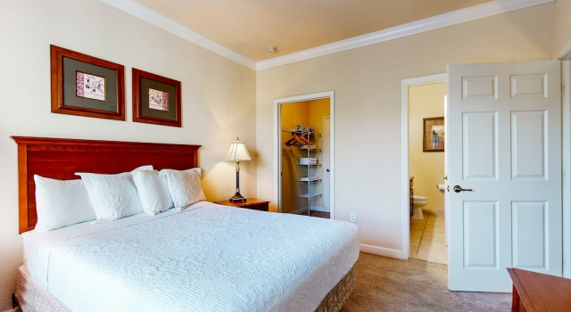 Resort Condo With Heated Pool, Gym, BBQ Area, Balcony, W/d, Children's Pool, AC