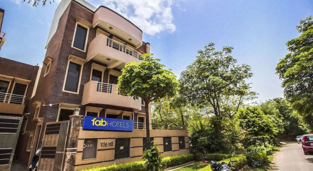 FabHotel Moon Hospitality DLF Phase 3