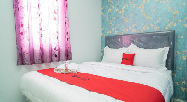 RedDoorz Plus near ITC Cempaka Mas 2, Book Hotel Jakarta Jakarta Province
