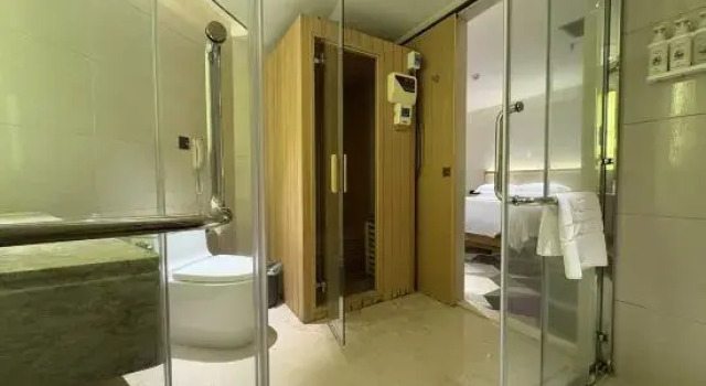 Люкс Superior Harbour Plaza Hotel