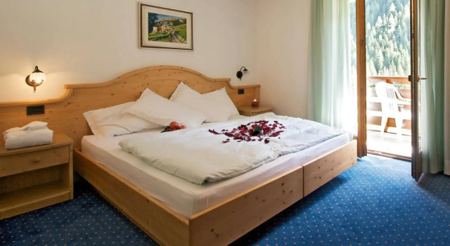 Hotel Salvan, Забронировать Отель Отели Кампитело с парковкой, рядом с Канатная дорога Кампителло-Коль Роделла (нижняя станция), Парковка