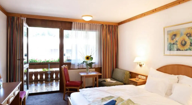 Двухместный номер Standard с балконом и с видом на горы Hotel Zimba