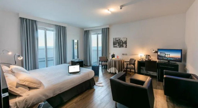 Полулюкс Sea Lion Hotel
