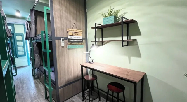 Кровать в общем номере с балконом Hanoi EcoStay 2 hostel