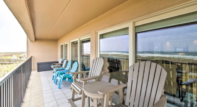 Modern Beachfront Condo w/ Pool & Beach Access!, Buchen Sie Ferienwohnung Padre Island USA