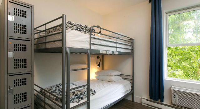 Кровать в общем номере (женский номер) HI Kelowna Hostel