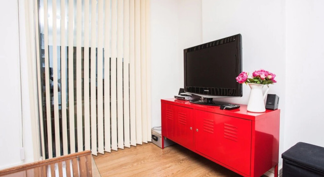 Lovely 1 Bedroom Apartment On the Canal