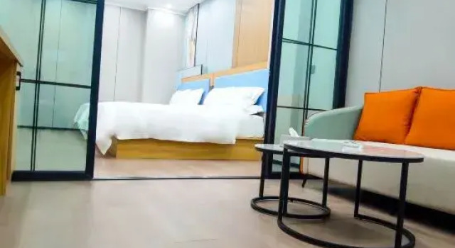 Люкс Rui Bai Yun Hotel (Xiaoyalang Wetland Park Branch) under the Home Inn