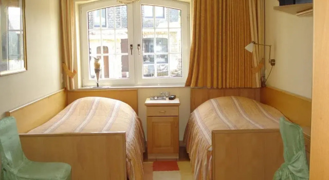 Charme - Hotel Lindenhof, Забронировать Отель Бютгенбах 