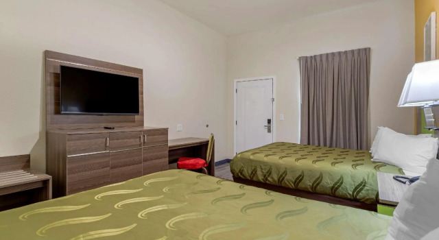 Четырёхместный номер Standard Quality Inn & Suites Elgin