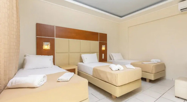 Трёхместный номер Standard с балконом Esperia Hotel