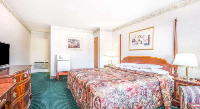 Knights Inn Lenox