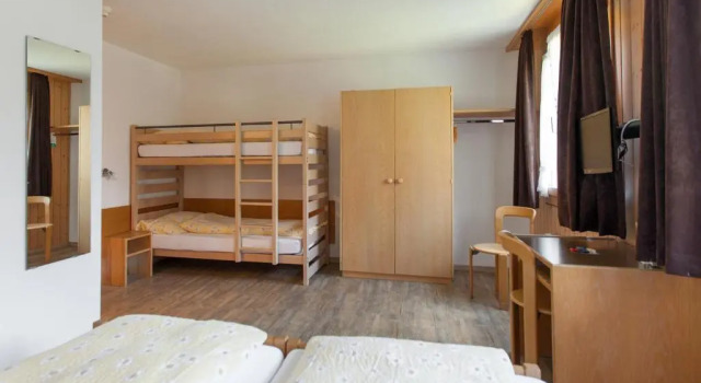 Четырёхместный номер Standard Hotel Edelweiss