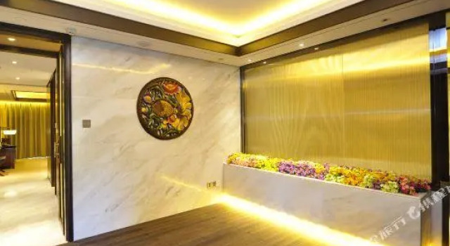 Люкс Deluxe Rising Hot Spring Resort Kunming