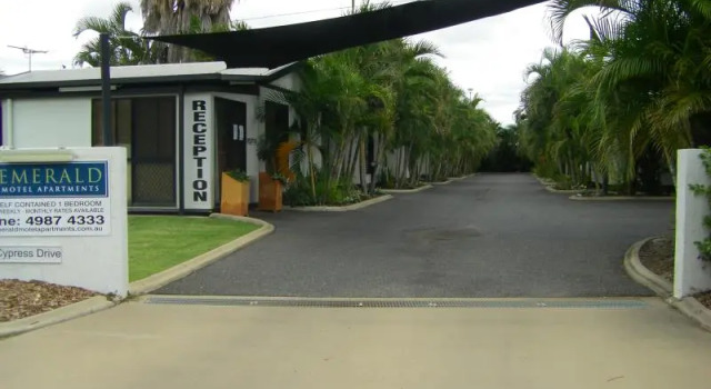 Апартаменты Executive Emerald Motel Apartments