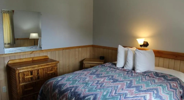 Люкс с 2 комнатами Alpine Motel of Cooke City