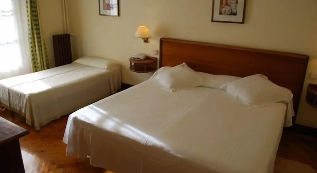 Трёхместный номер Standard Hotel Adsera