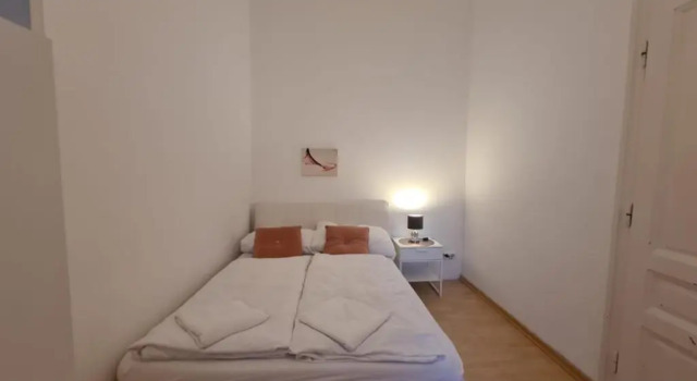 Апартаменты с 2 комнатами Cheerful 2BR Apartment - suitable for Longstays