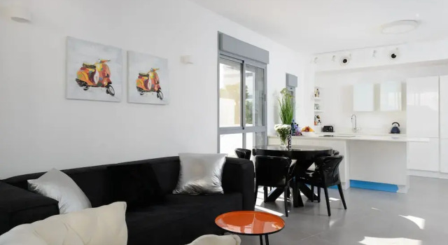 Апартаменты Classic с 2 комнатами с балконом Spacious Modern Apt 1 Step To Beach