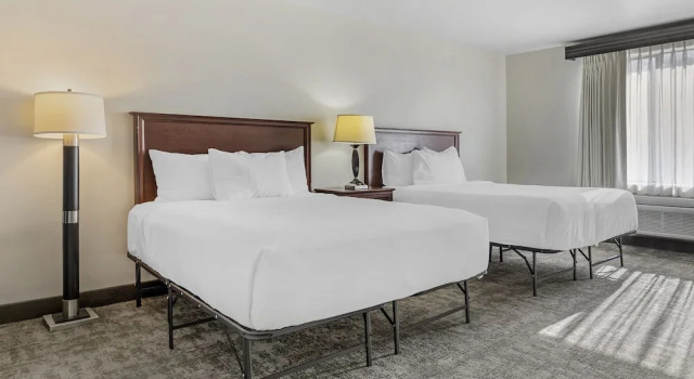 Четырёхместный номер Standard Seaport Inn and Suites