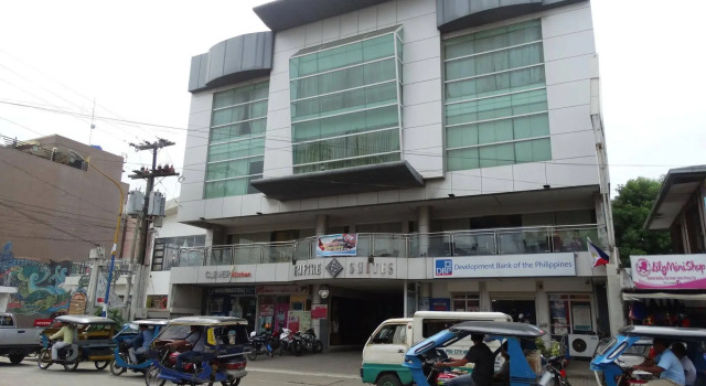Holiday Suites Business District (Empire Suites Hotel)